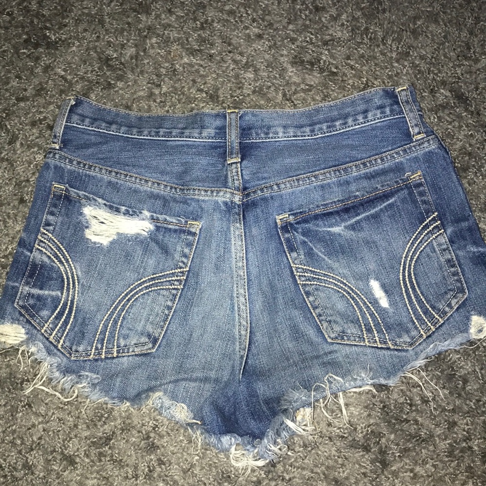Hollister Shorts - Picture 2 of 3